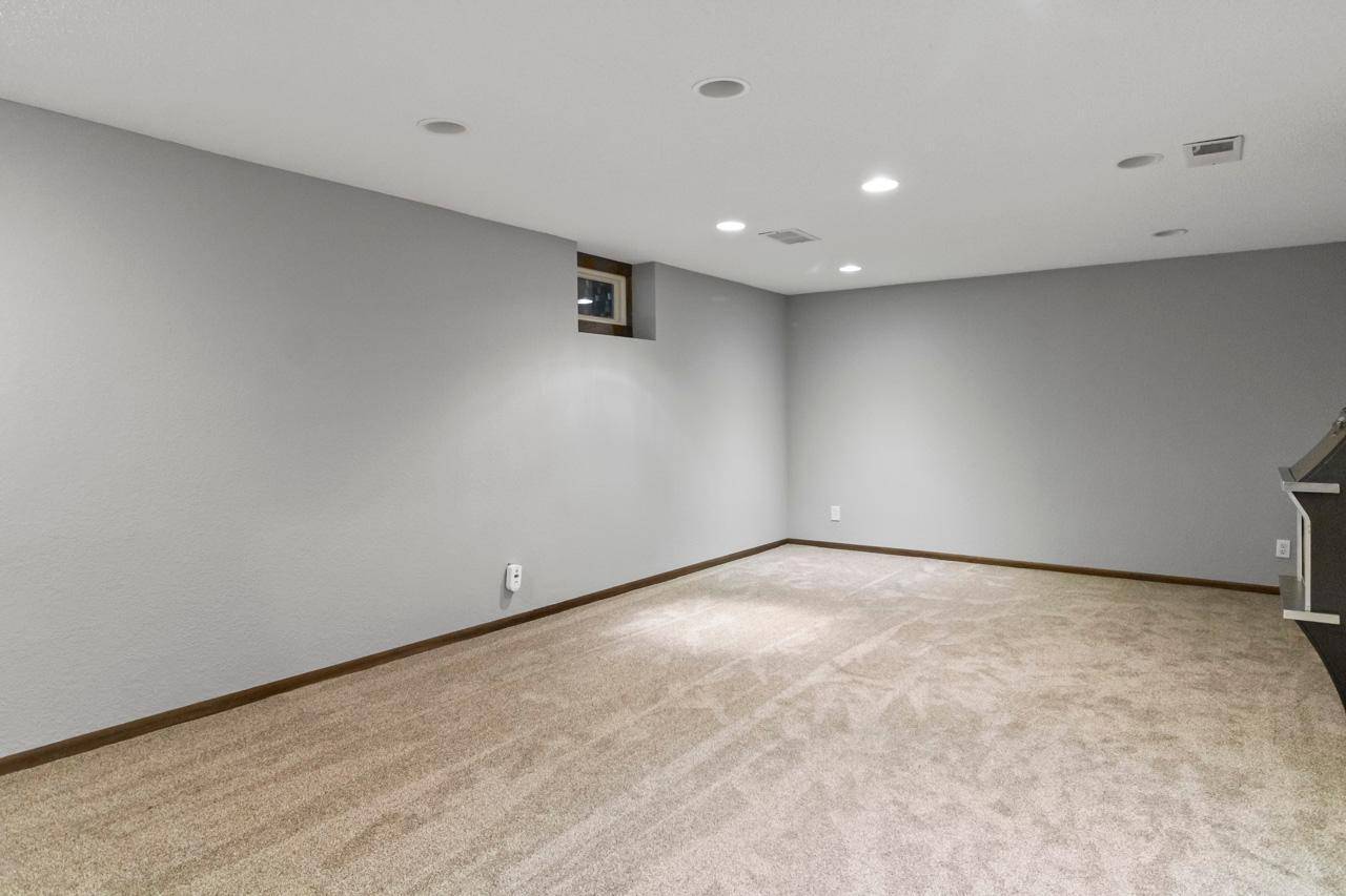 93 Birnamwood DR, Burnsville, MN 55337