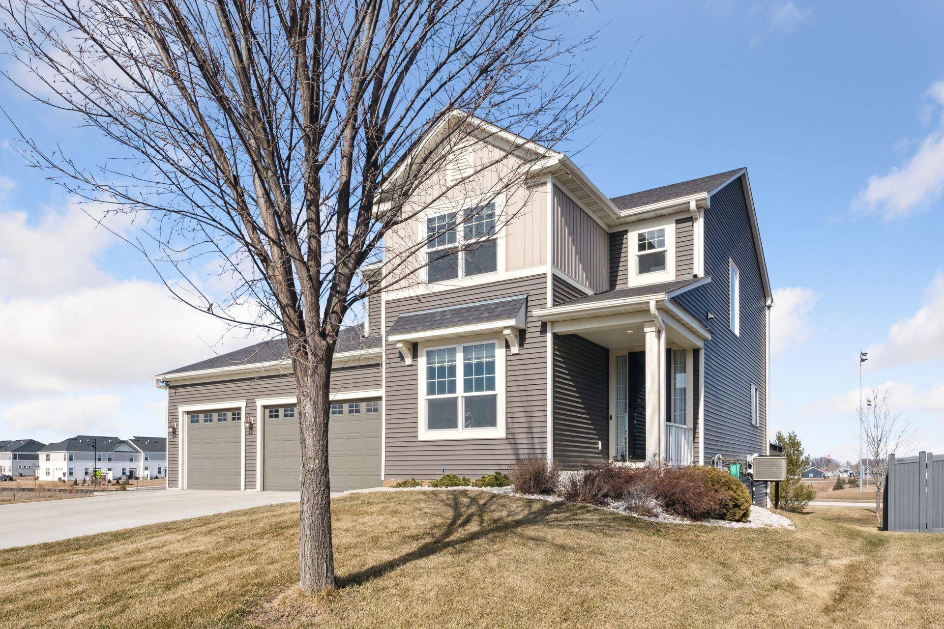1625 River Rock DR, Carver, MN 55315