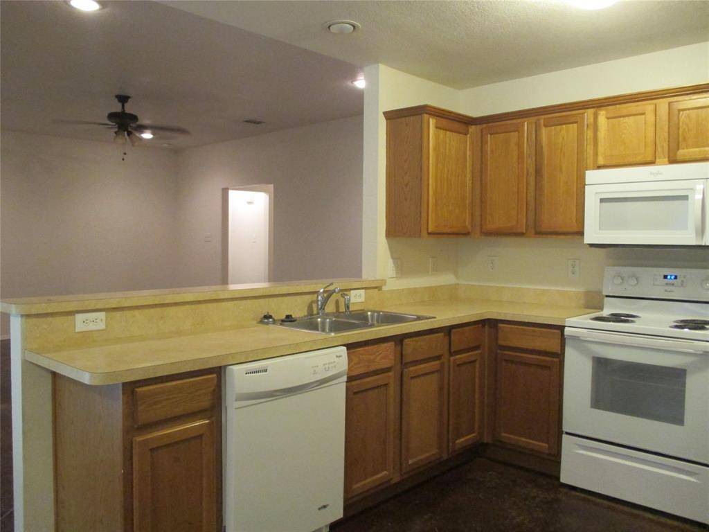 719 Hallvale Drive, White Settlement, TX 76108