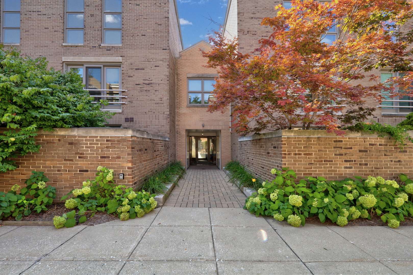 2331 N Wayne AVE, Chicago, IL 60614