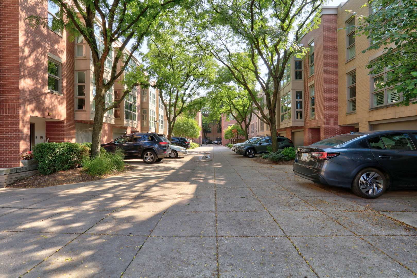 2331 N Wayne AVE, Chicago, IL 60614