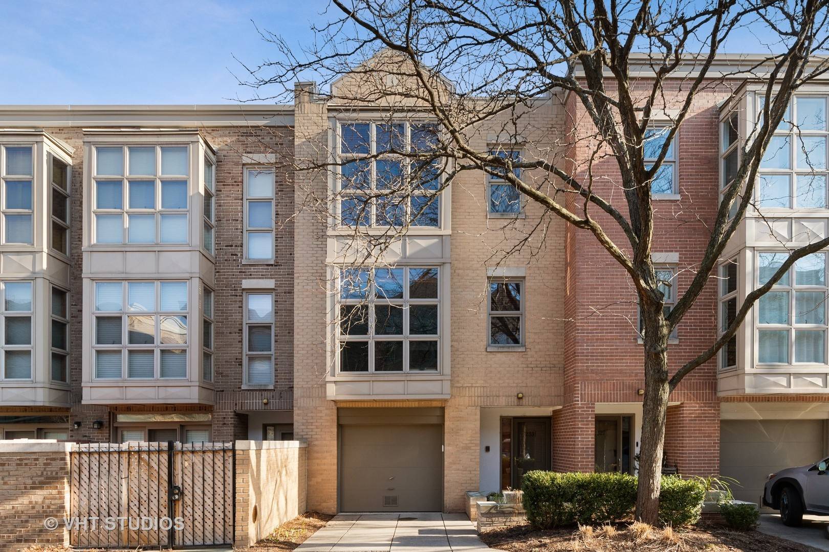 2331 N Wayne AVE, Chicago, IL 60614