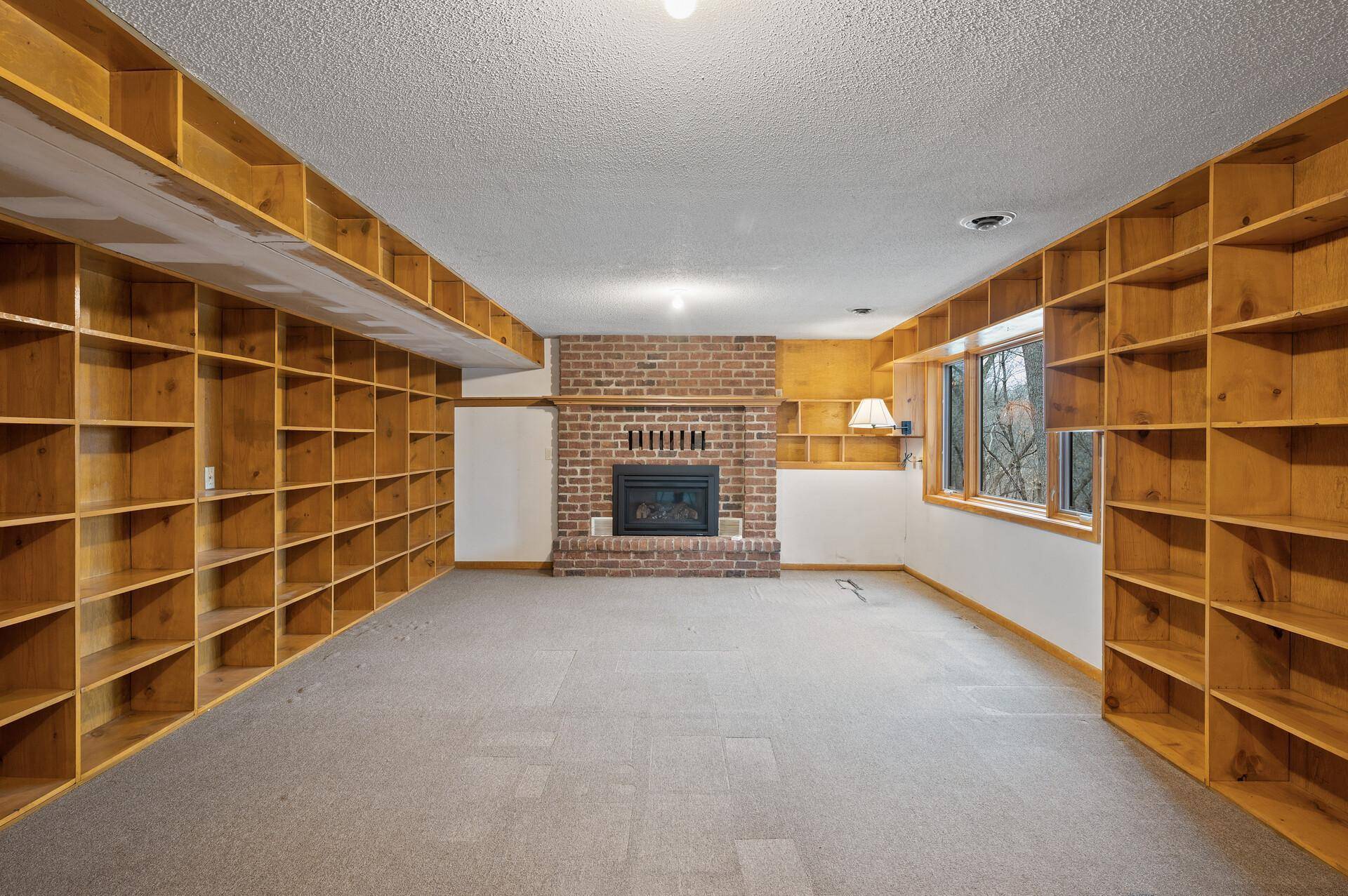 18710 Highland AVE, Deephaven, MN 55391