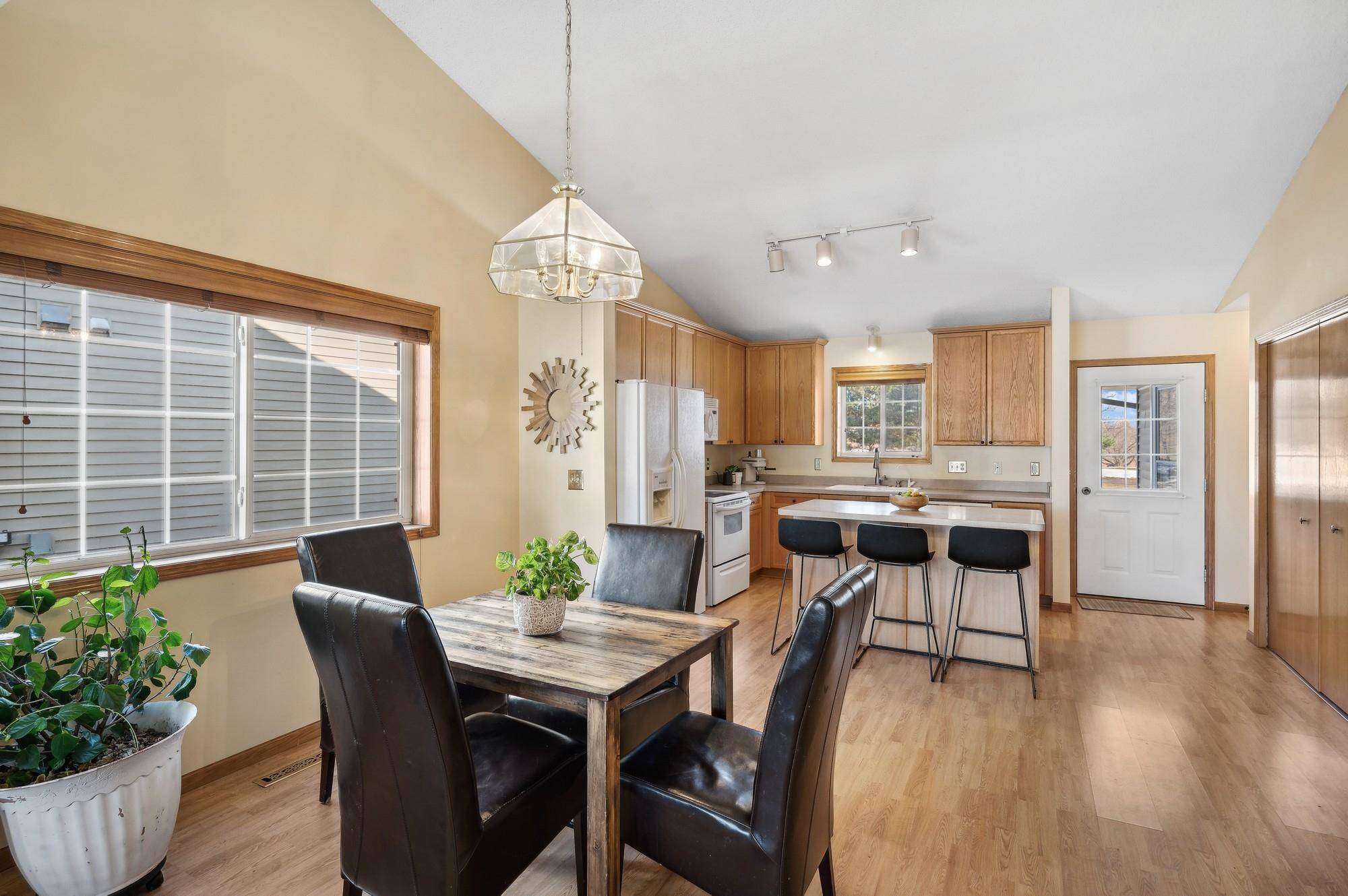 10585 Jason LN NE, Albertville, MN 55301