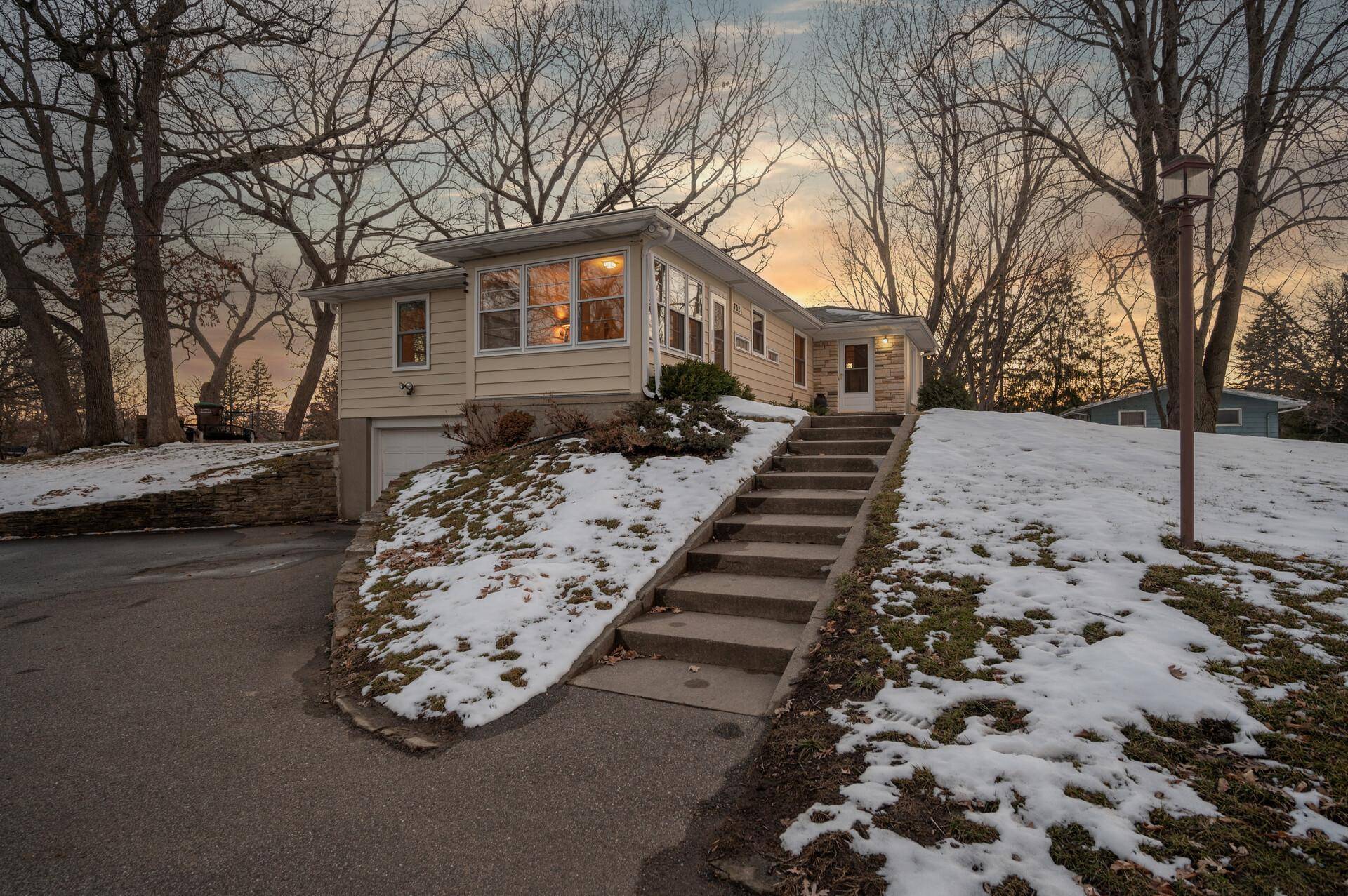 7021 Country Club DR, Golden Valley, MN 55427