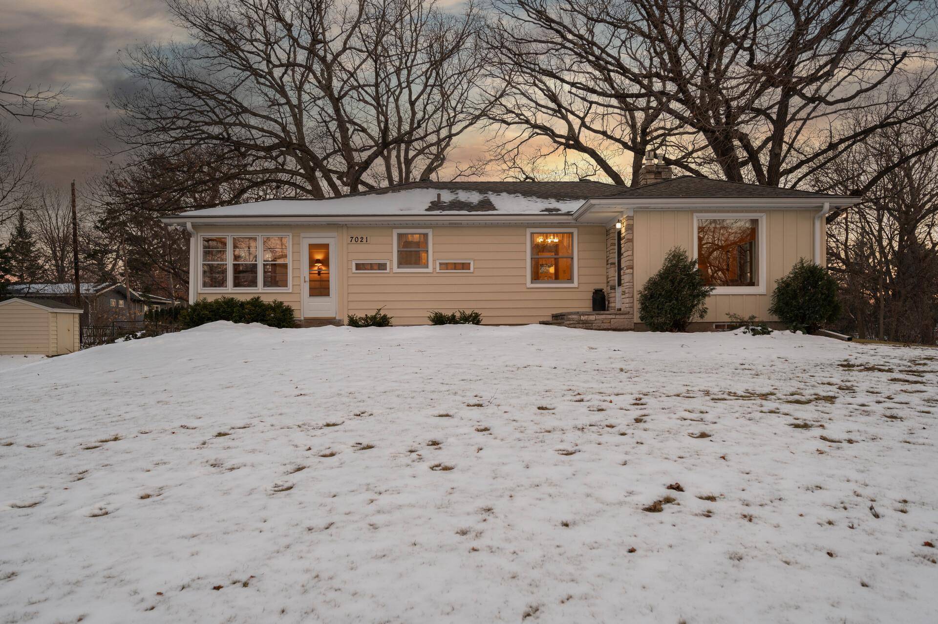 7021 Country Club DR, Golden Valley, MN 55427