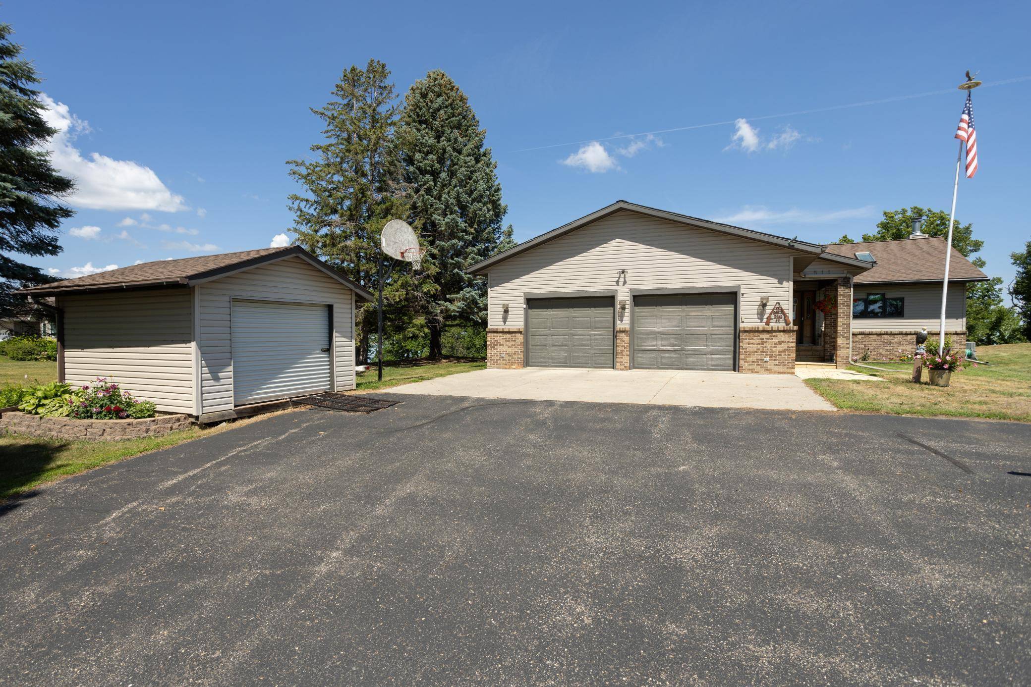 511 E Summit ST, Battle Lake, MN 56515