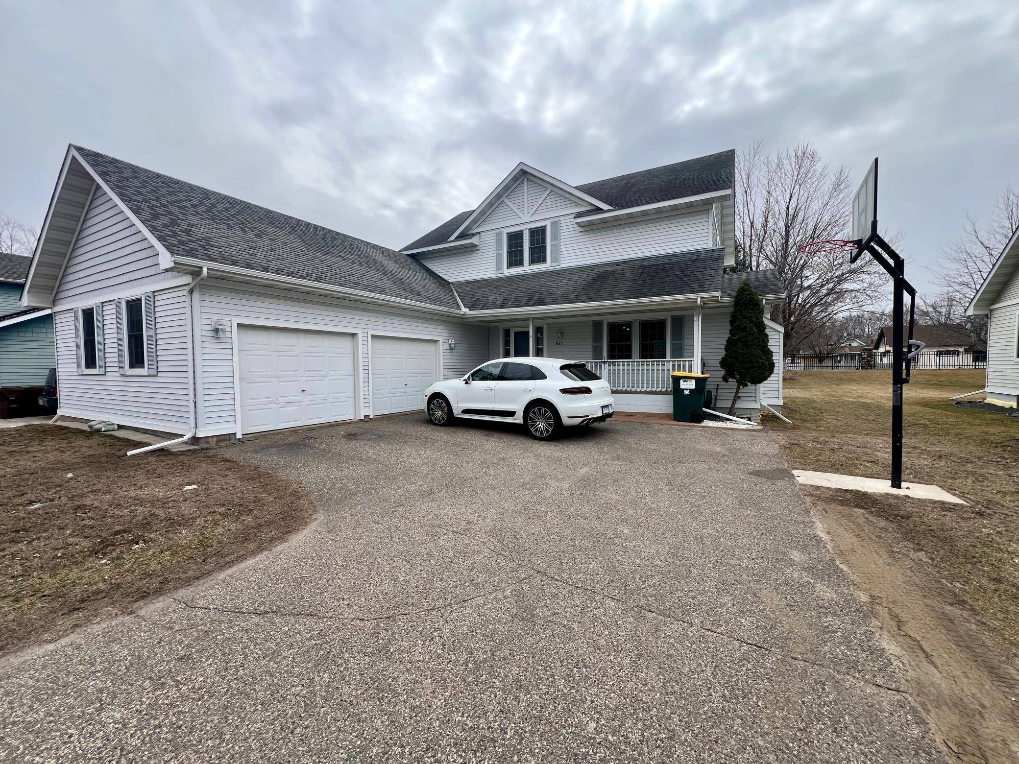 611 Bellvue LN N, Brooklyn Center, MN 55430
