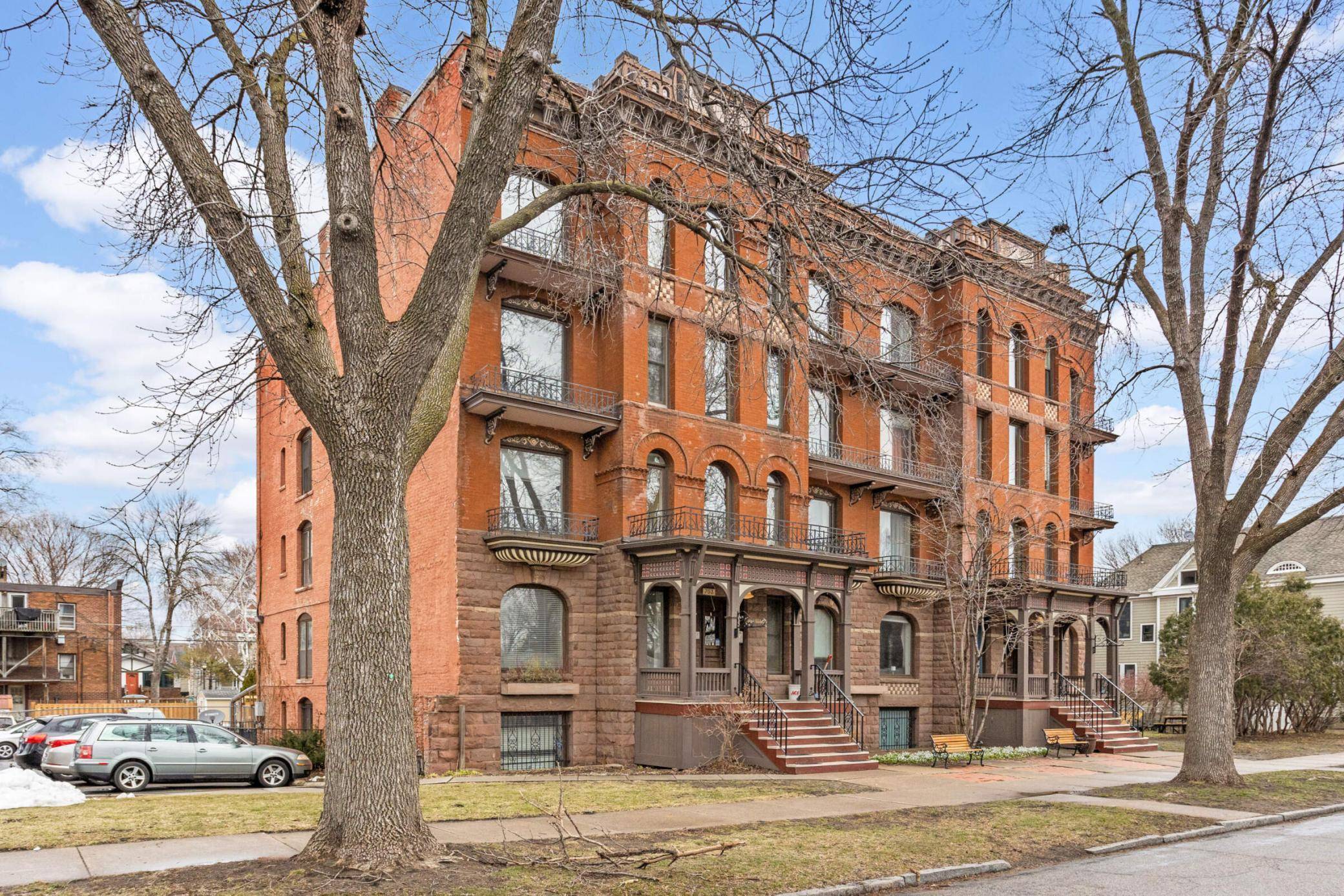 703 Laurel AVE #2W, Saint Paul, MN 55104