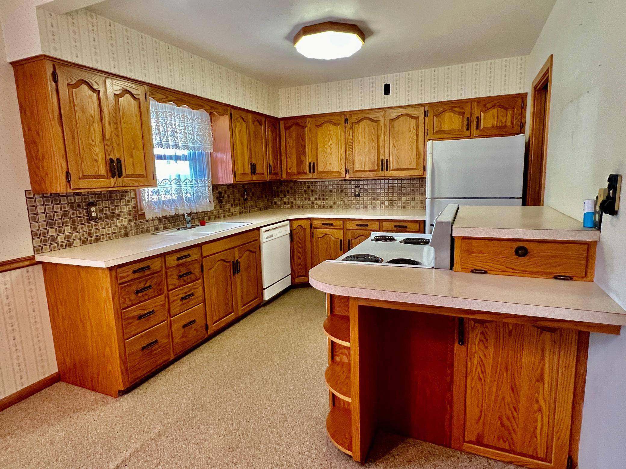 312 Fairview DR, Albert Lea, MN 56007
