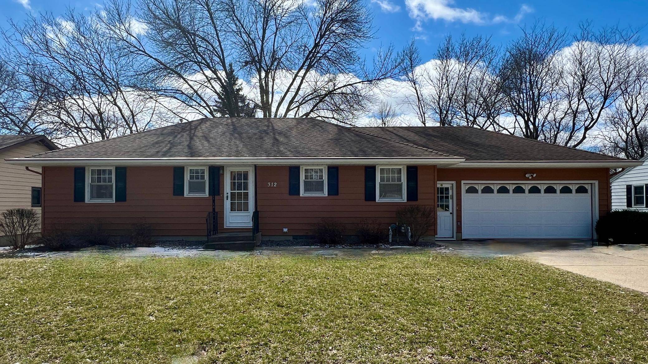 312 Fairview DR, Albert Lea, MN 56007