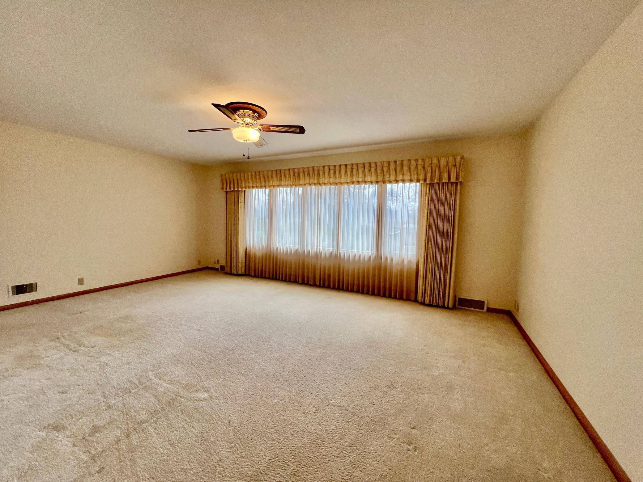 312 Fairview DR, Albert Lea, MN 56007