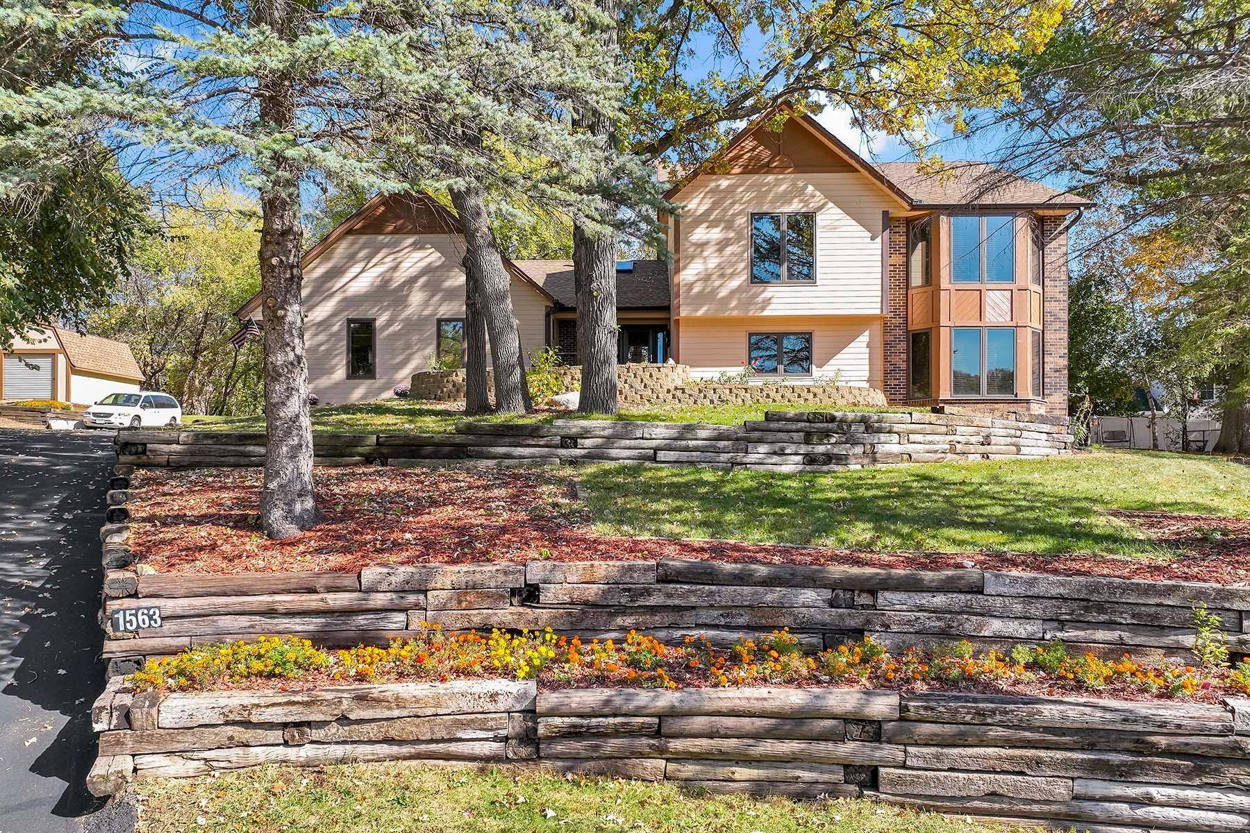 1563 Sherwood CT, Eagan, MN 55122
