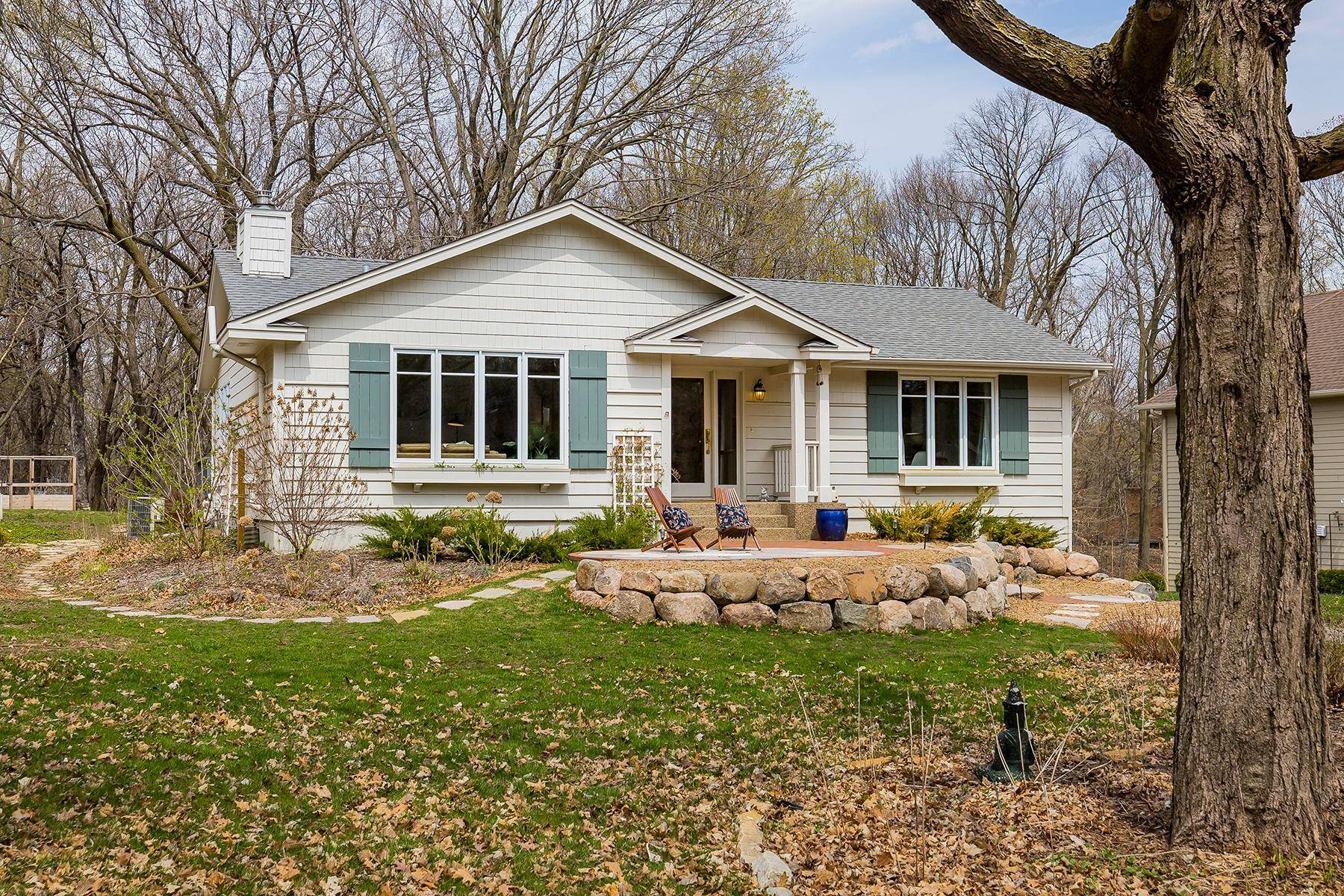 19670 Hillside ST, Deephaven, MN 55331