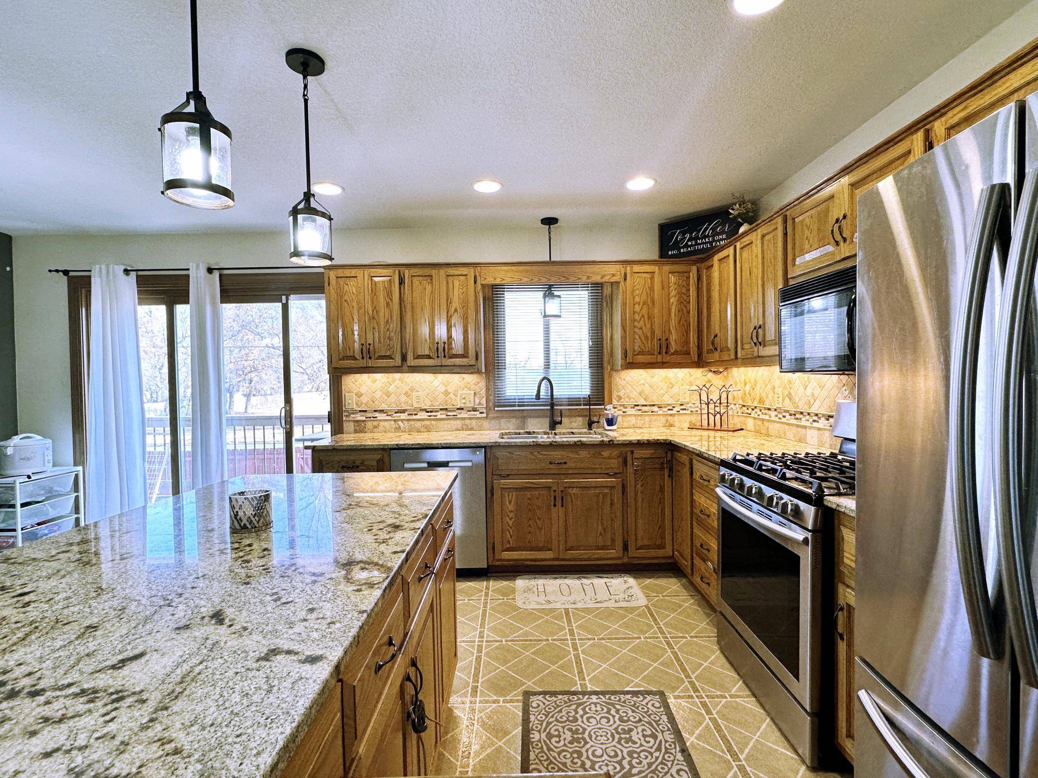 985 101st AVE NE, Blaine, MN 55434