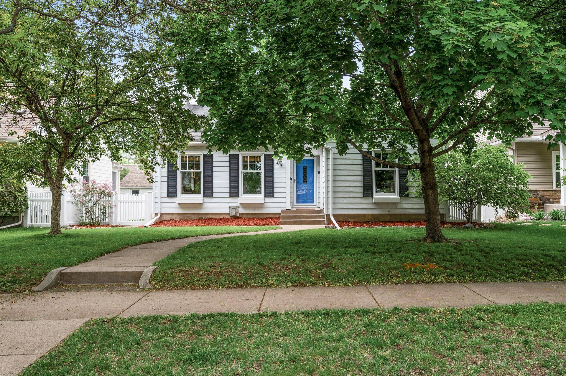 4211 Zenith AVE N, Robbinsdale, MN 55422