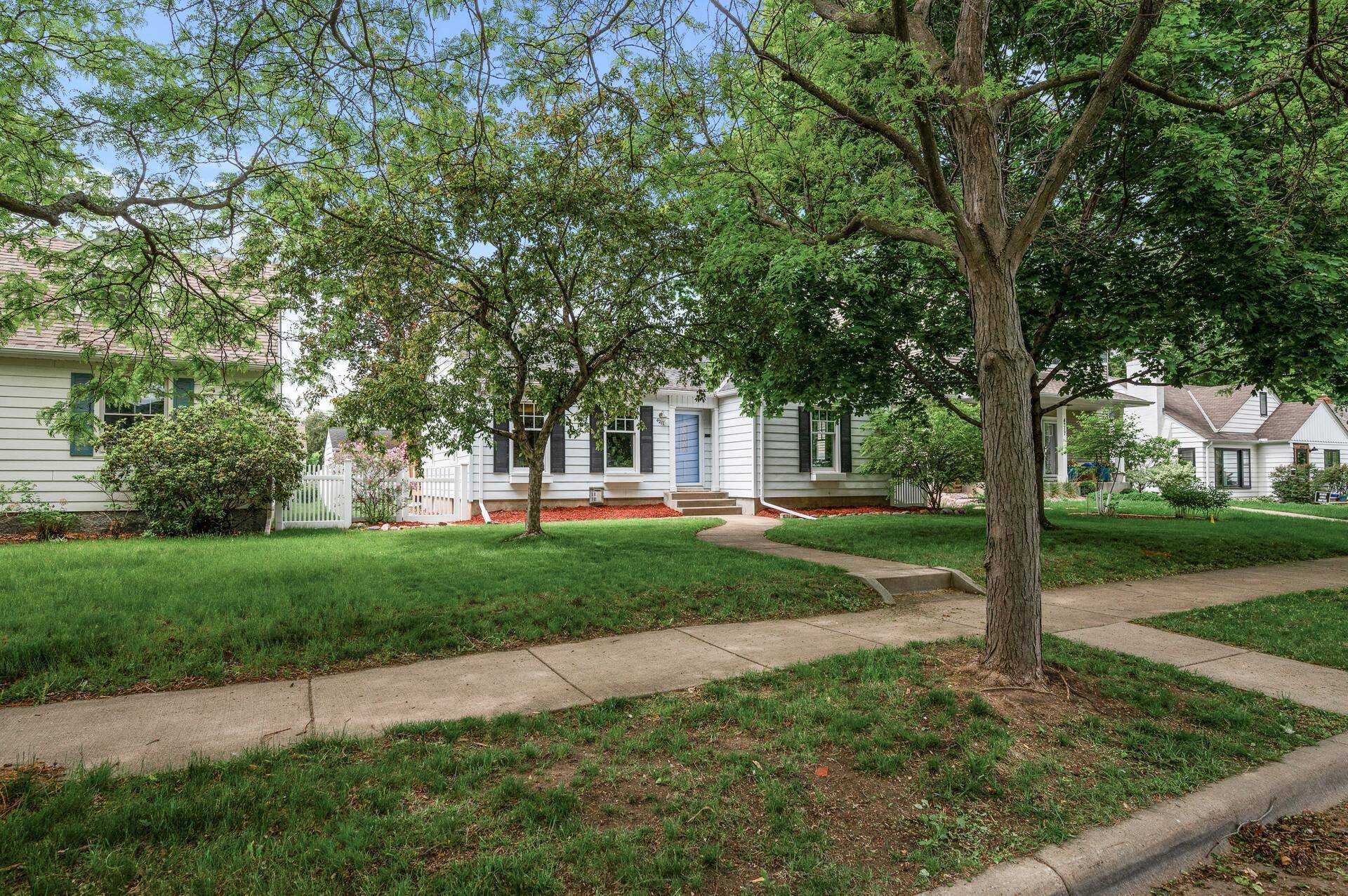 4211 Zenith AVE N, Robbinsdale, MN 55422