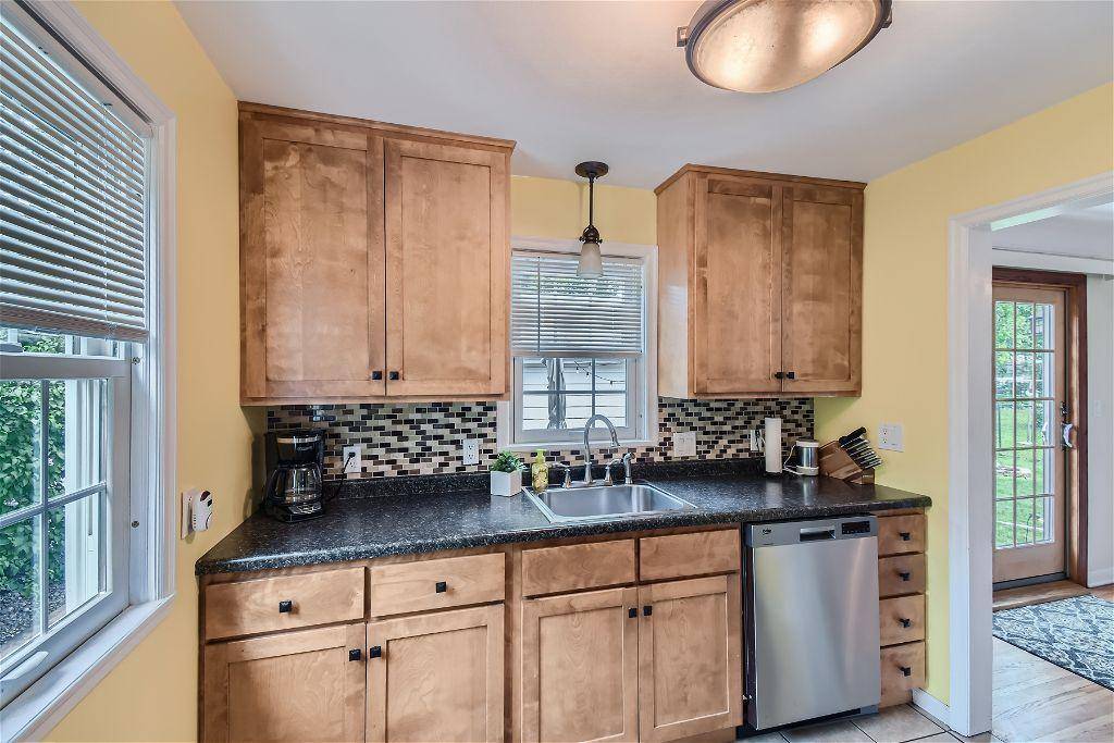 1933 Glenpaul AVE, Arden Hills, MN 55112