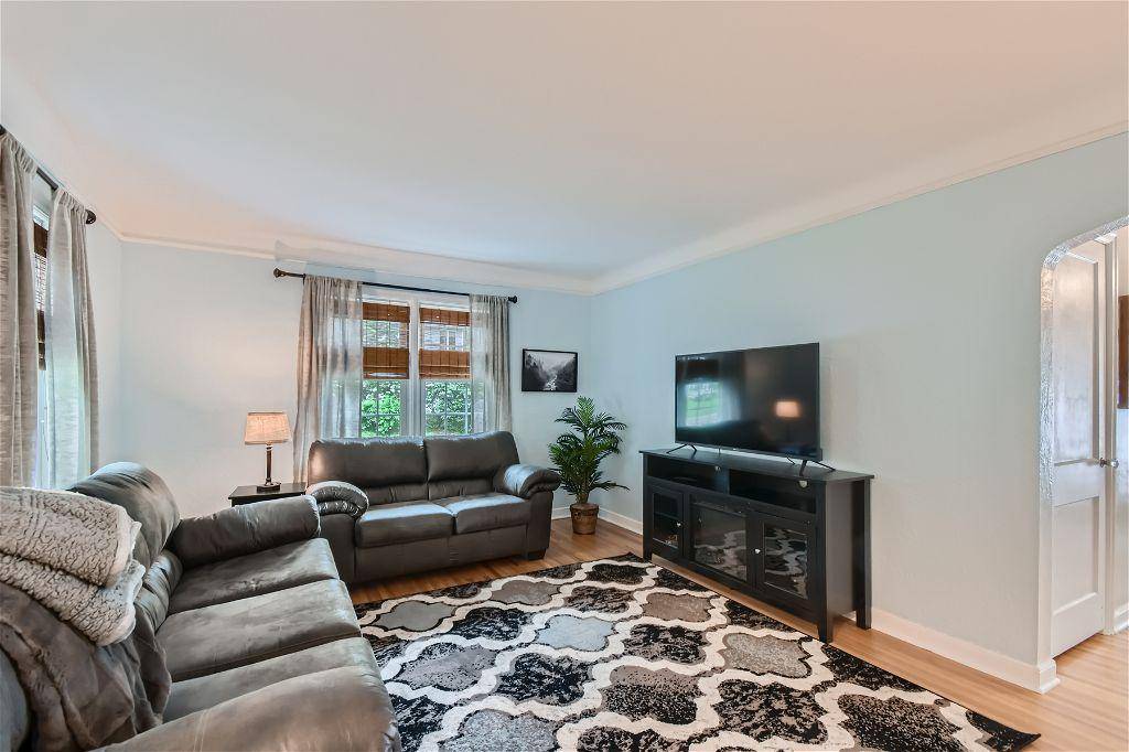 1933 Glenpaul AVE, Arden Hills, MN 55112