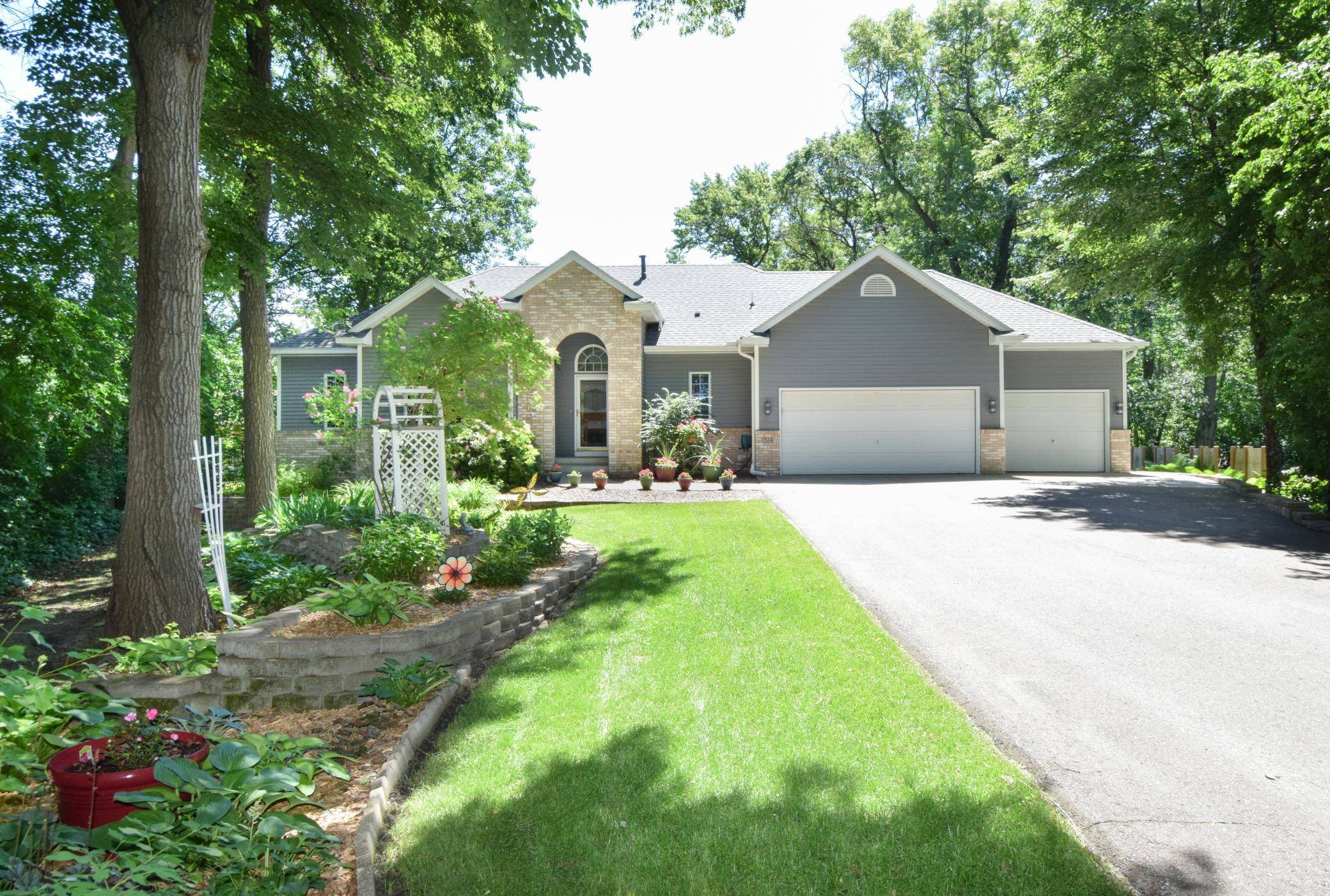 1514 Cloud DR NE, Blaine, MN 55449