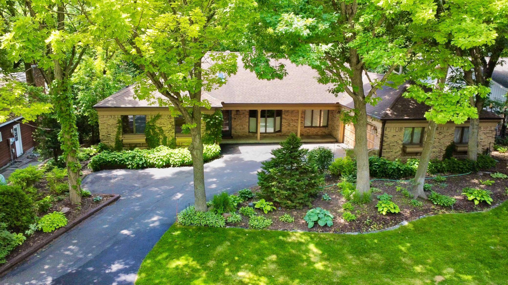 9128 Decatur AVE S, Bloomington, MN 55438