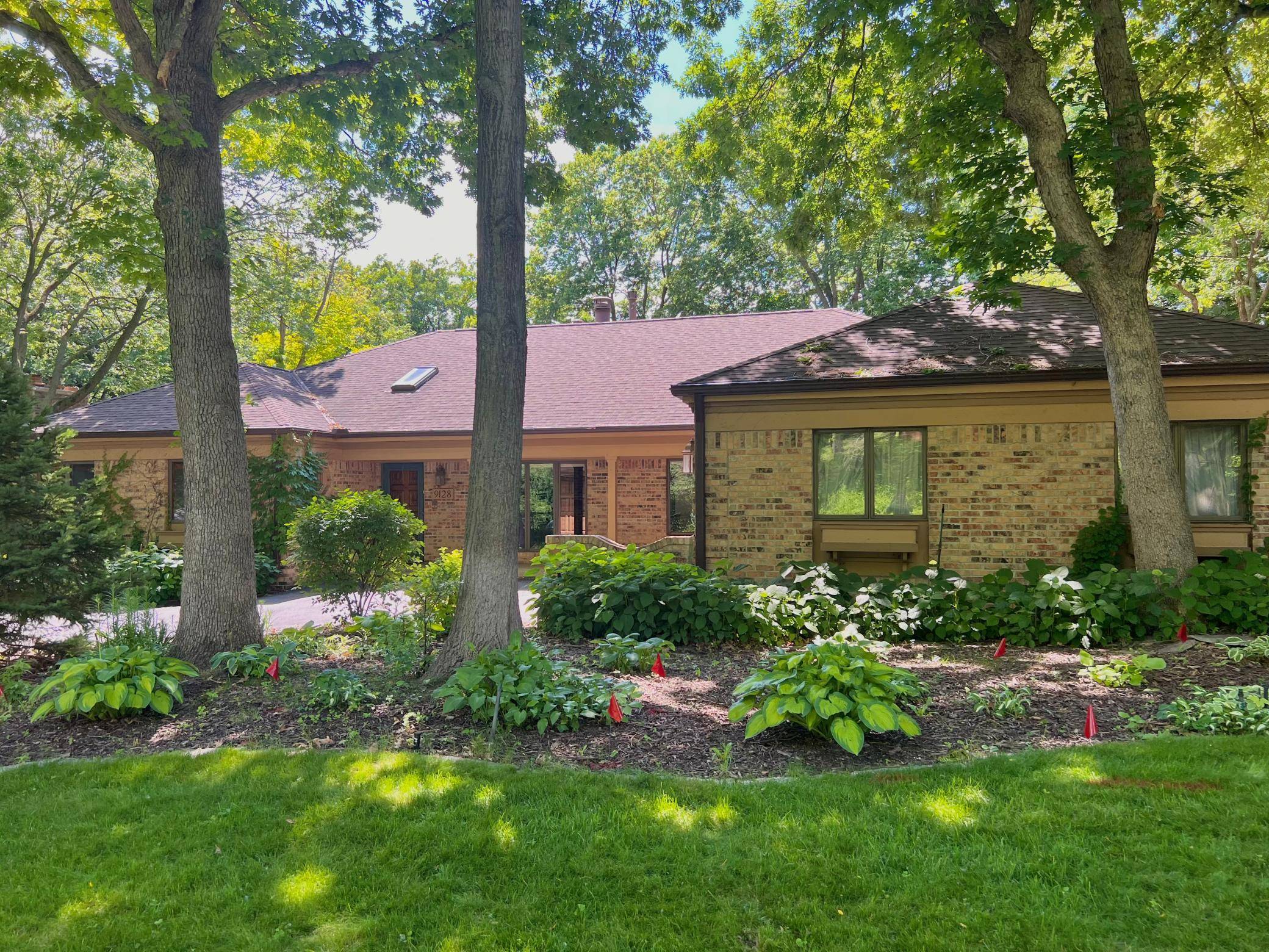 9128 Decatur AVE S, Bloomington, MN 55438