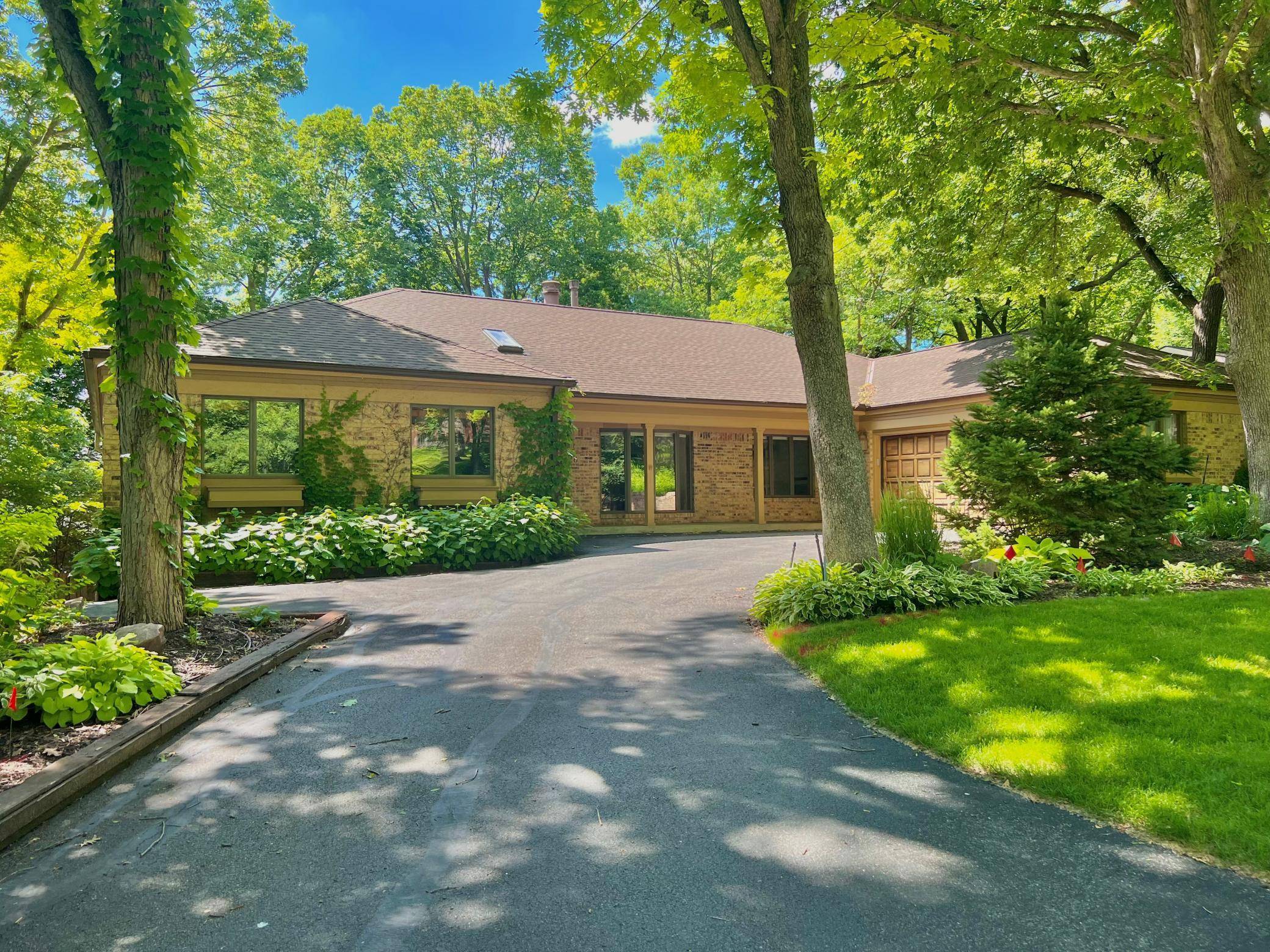 9128 Decatur AVE S, Bloomington, MN 55438