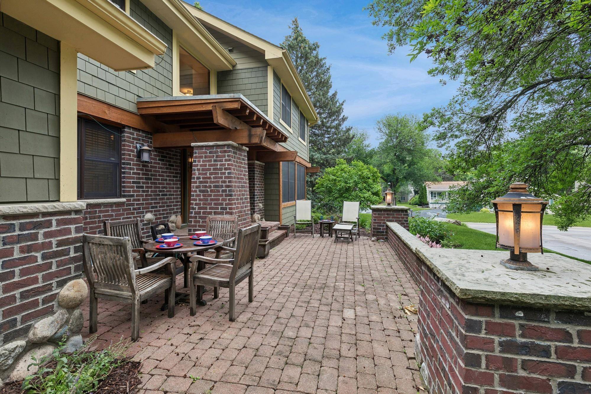 9355 Talus CIR, Eden Prairie, MN 55347