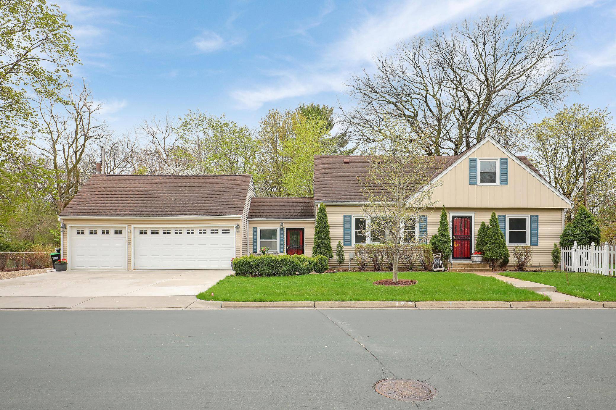 4021 W 44th ST, Edina, MN 55424