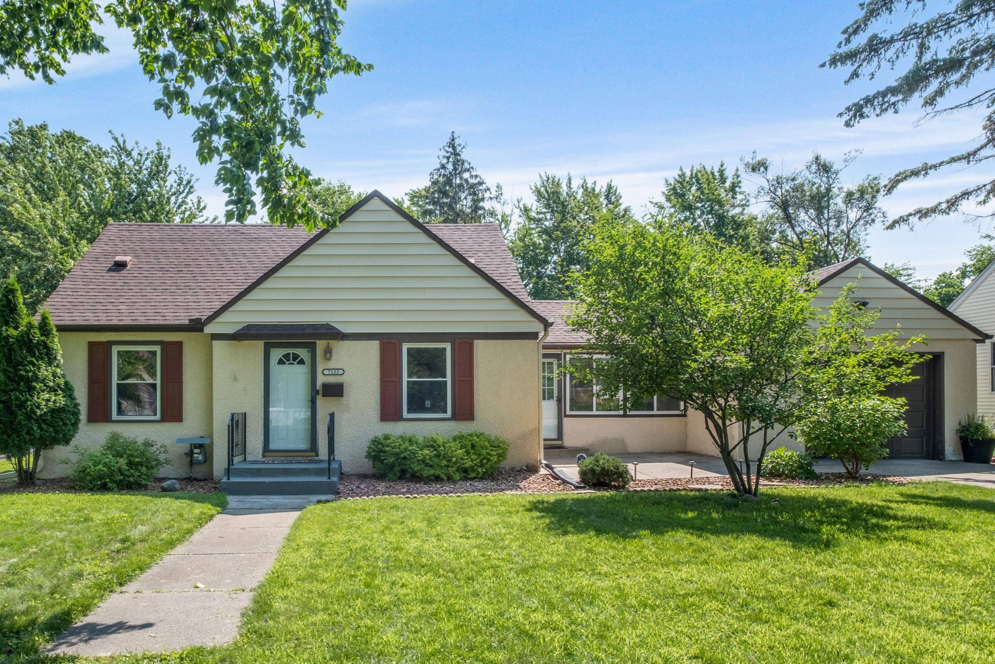 7133 Clinton AVE, Richfield, MN 55423