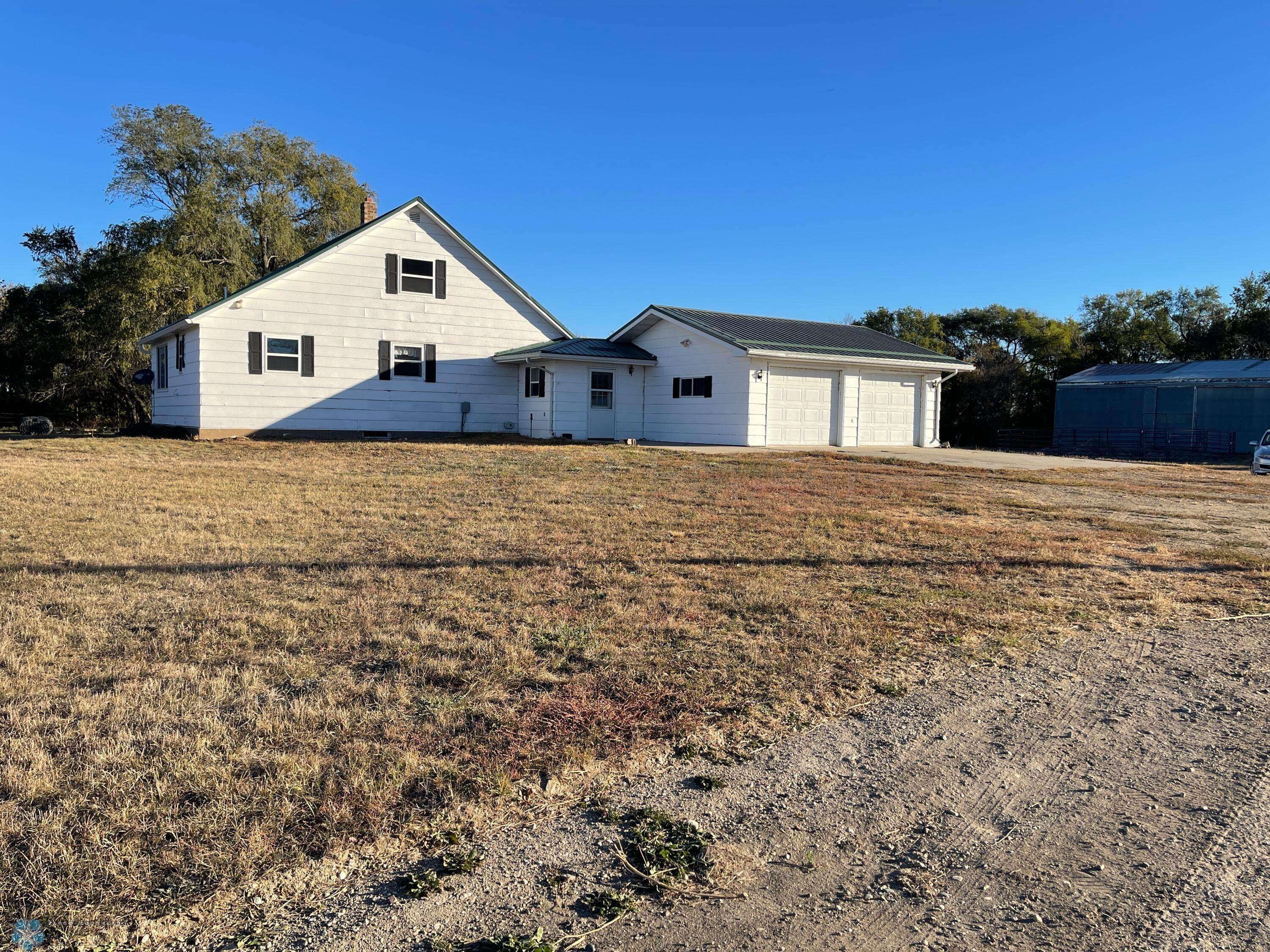 9434 144TH AVE SE, Cayuga, ND 58013