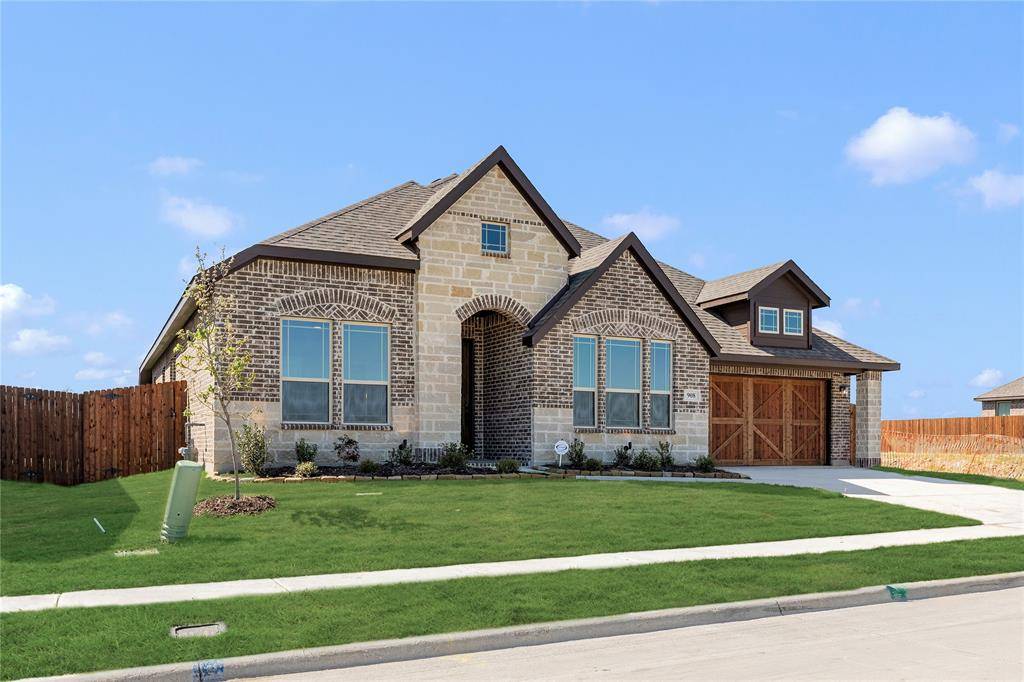 908 Lasalle Drive, Red Oak, TX 75154
