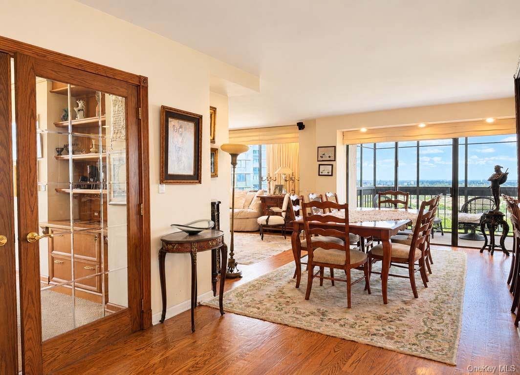 27010 Grand Central Pkwy #18E, Floral Park, NY 11005