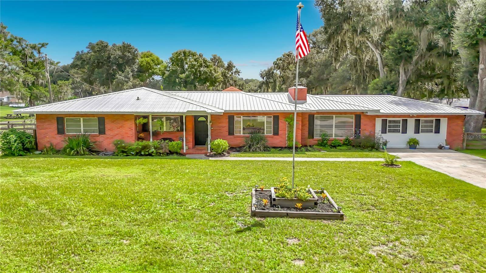 1644 W SOCRUM LOOP RD, Lakeland, FL 33810