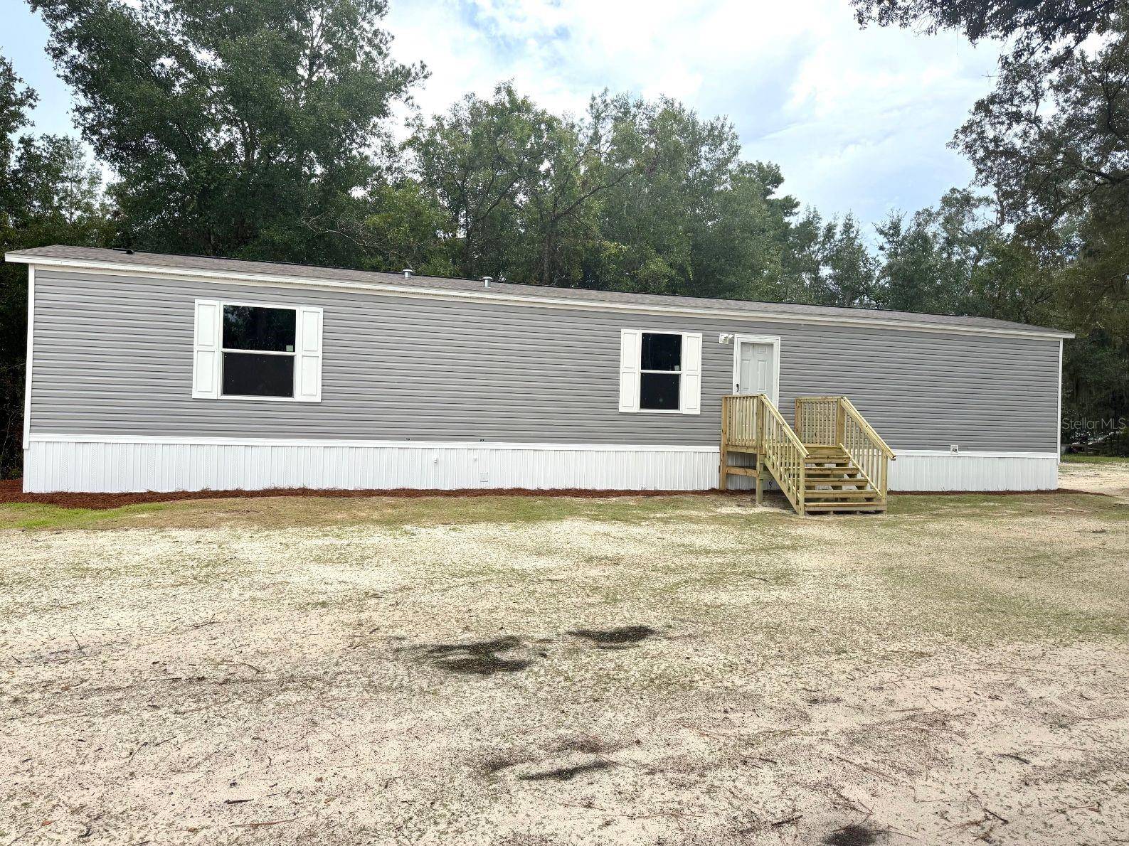 102 LIVINGSTON CT, Satsuma, FL 32189