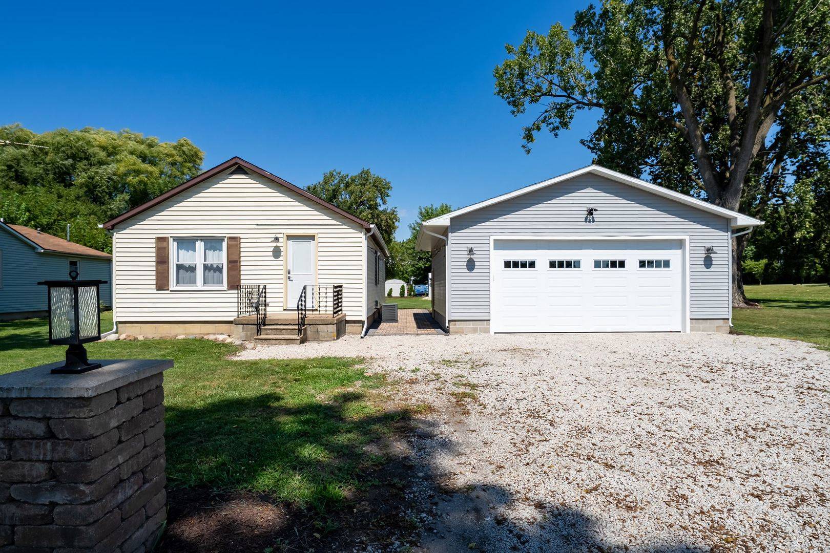 327 E John ST, Forrest, IL 61741