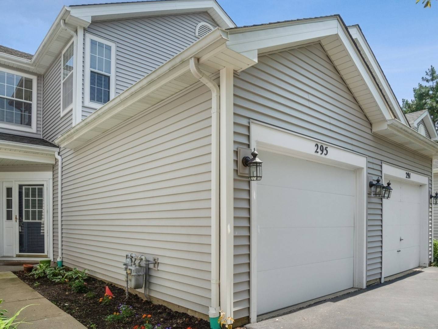 295 Hunterdon CT, Schaumburg, IL 60194