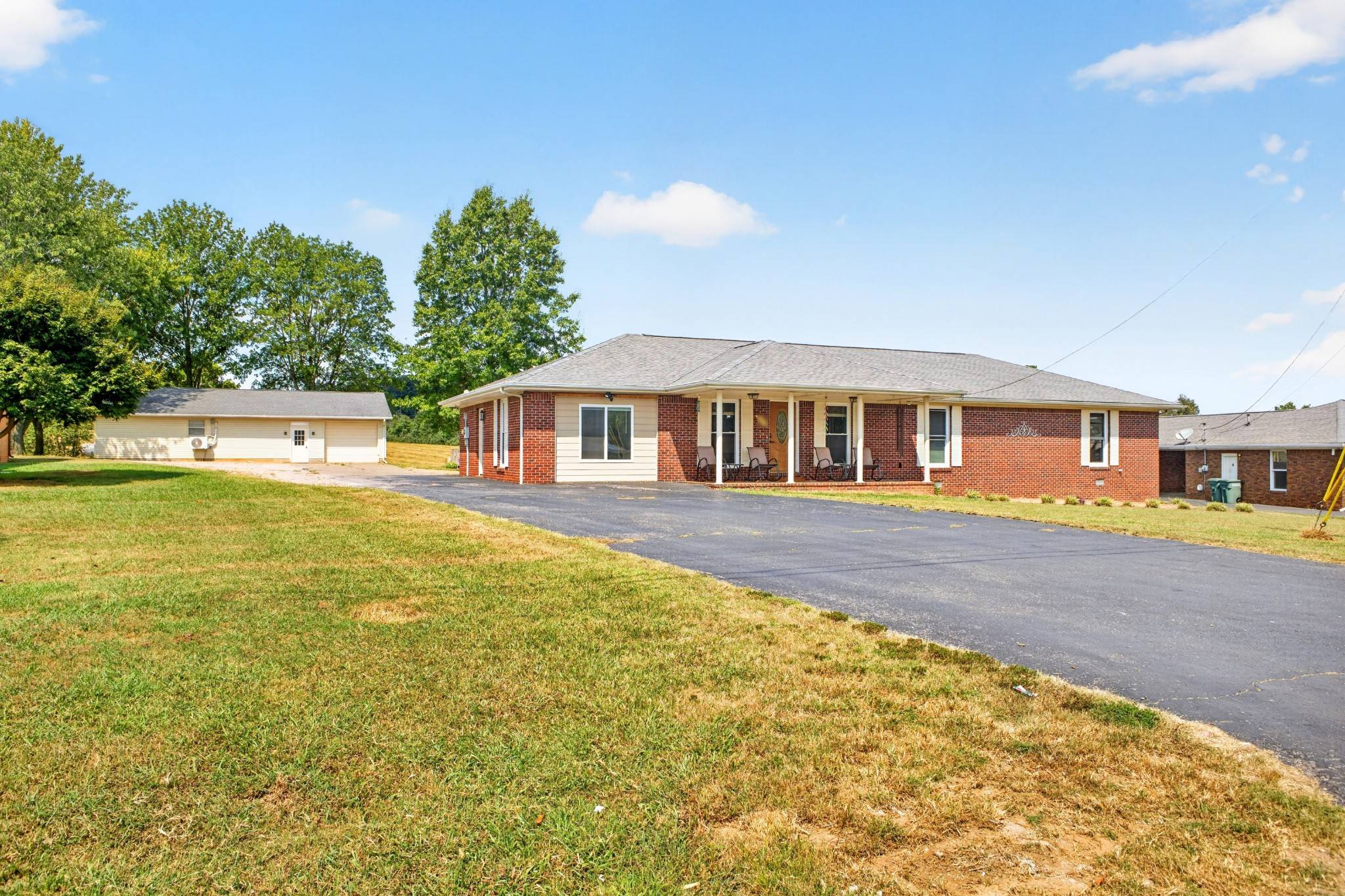 910 Sanderson Dr, Hopkinsville, KY 42240