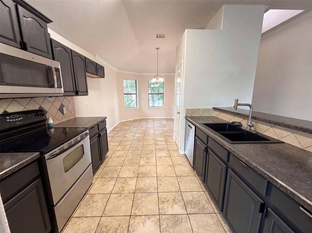 1618 Hillside Drive, Waxahachie, TX 75165