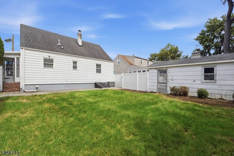 21 Harrison St, Little Falls Twp., NJ 07424