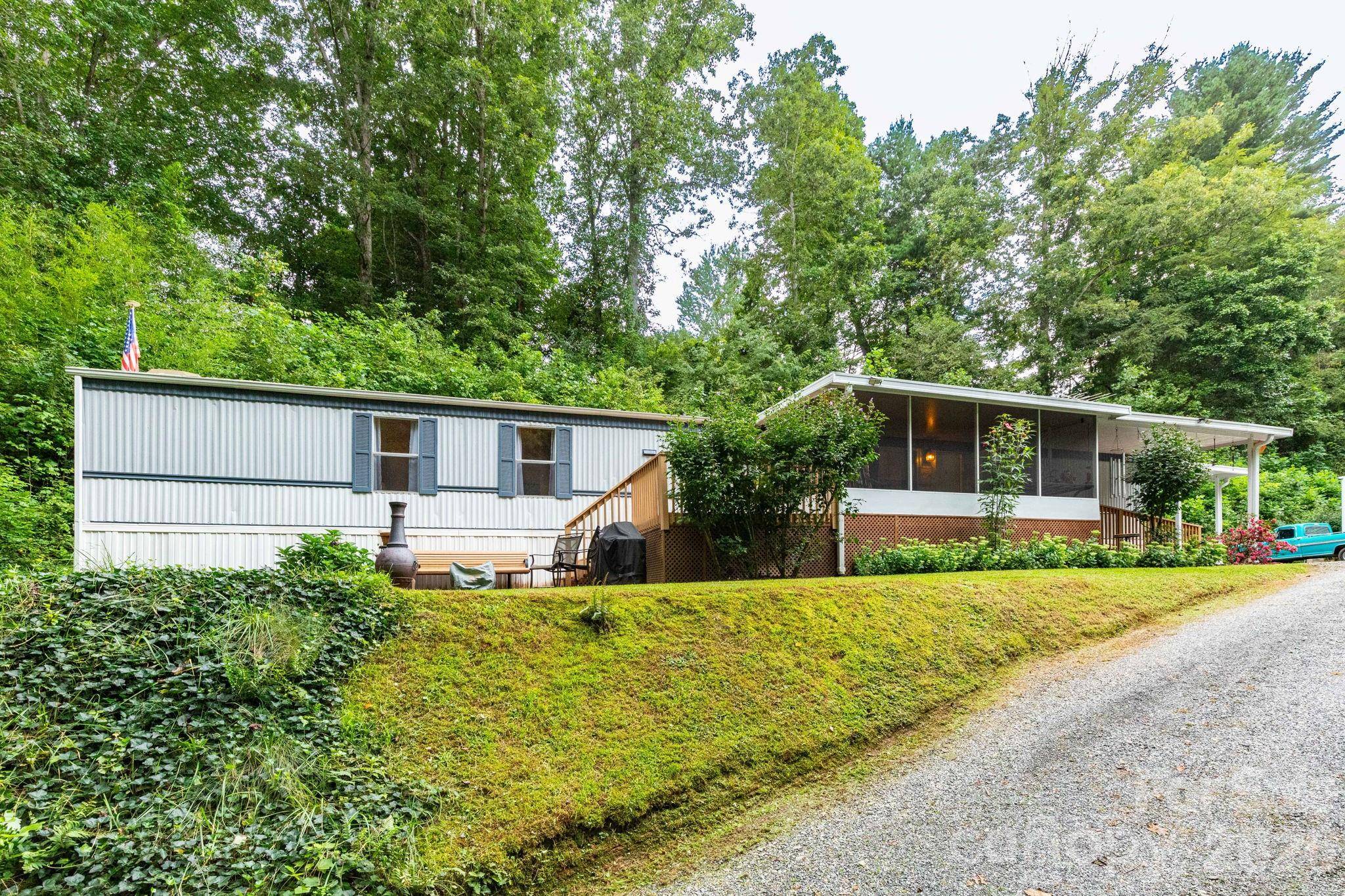 48 Melissa LN, Leicester, NC 28748