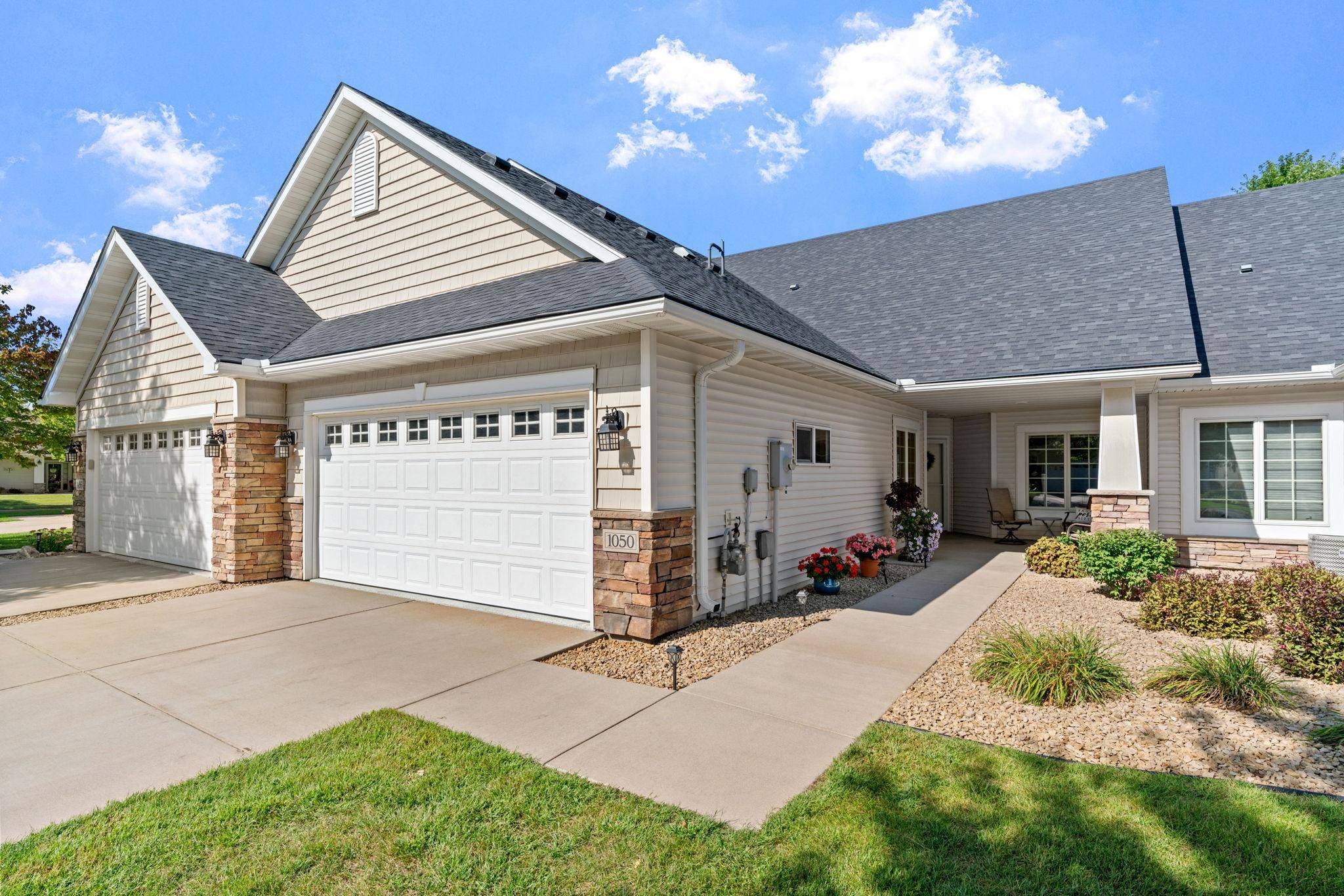 1050 Woodland DR, Hastings, MN 55033