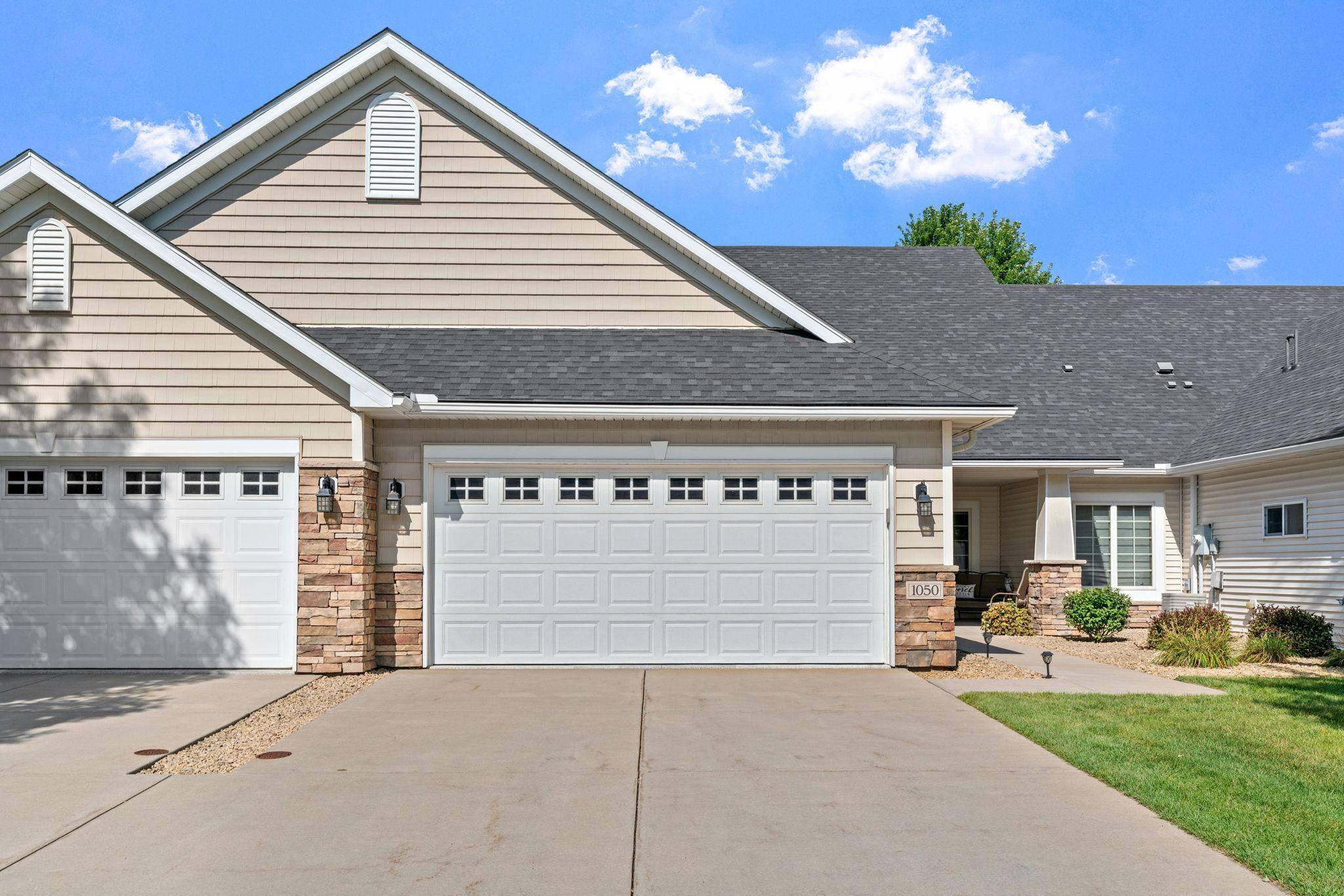 1050 Woodland DR, Hastings, MN 55033