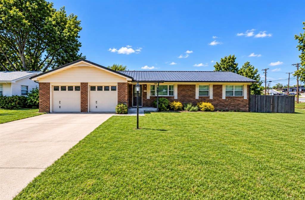 2 Shannon DR, Chickasha, OK 73018