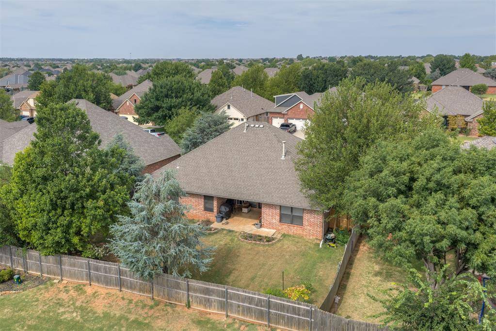 16320 Old Elm LN, Edmond, OK 73013