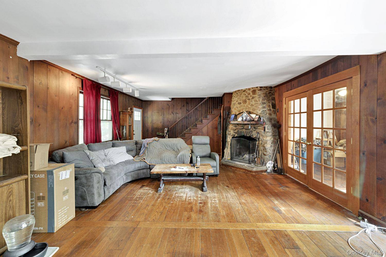 4 W Livingston ST, Valhalla, NY 10595