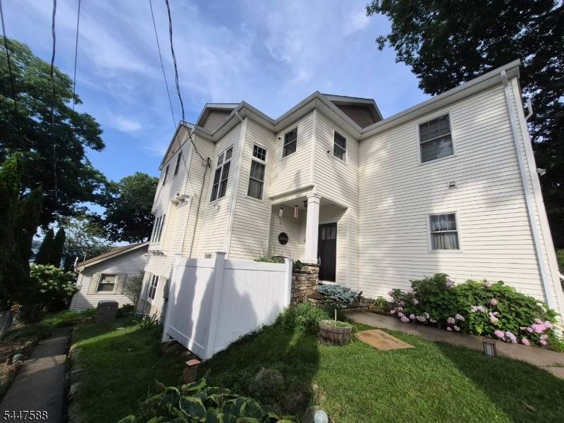 121 Maxim Dr, Hopatcong Boro, NJ 07843