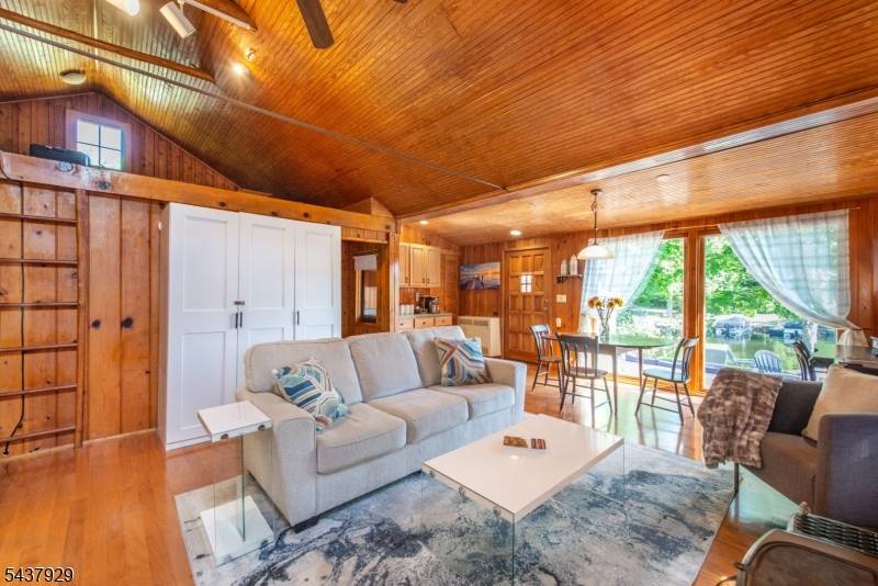 5 Sewell Rd, West Milford Twp., NJ 07421