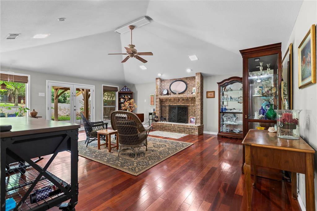 403 N Casa Grande Circle, Duncanville, TX 75116