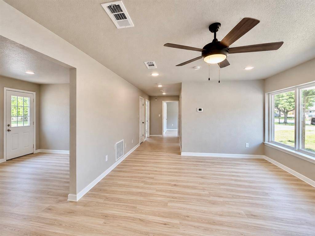 6614 Bridges Avenue, Richland Hills, TX 76118